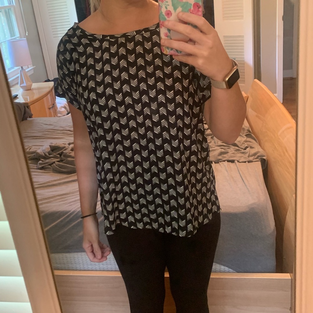 Black Arrow Print top